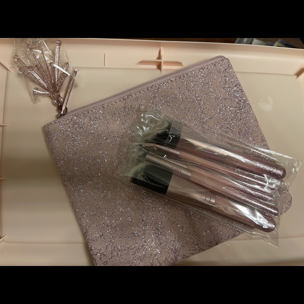Mac holiday brush set